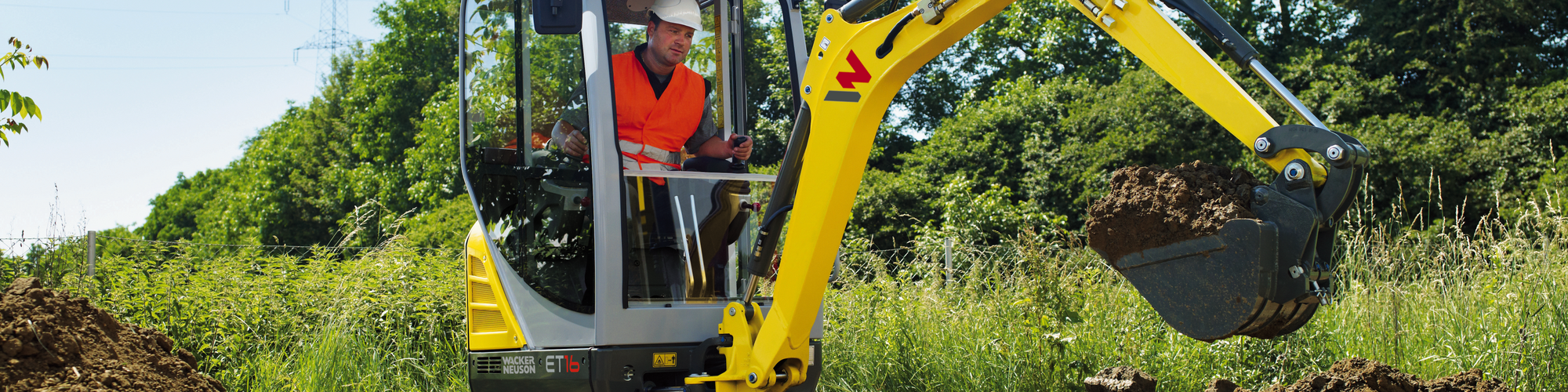 Excavator ET16 in action 