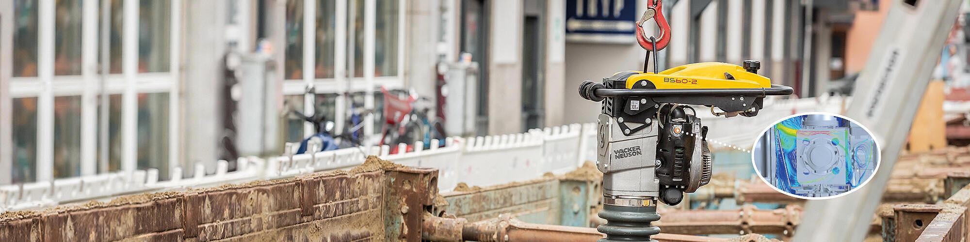 2-stroke Rammer BS60-2 on crane