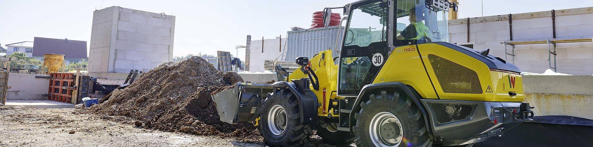 Wheel loader 1150 in action